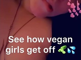 How vegan girls get off