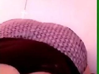 Amateur pawg shakes her ass on snap