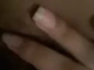 Adolescente se echa un masturbada por la manana