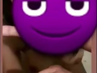 tirando o cabaco da novinha no banheiro