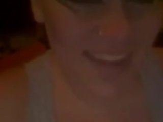 Amazing Chubby moves her butt like OMG!